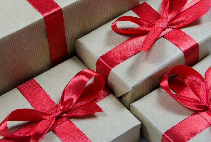 Elegant ribboned gift set